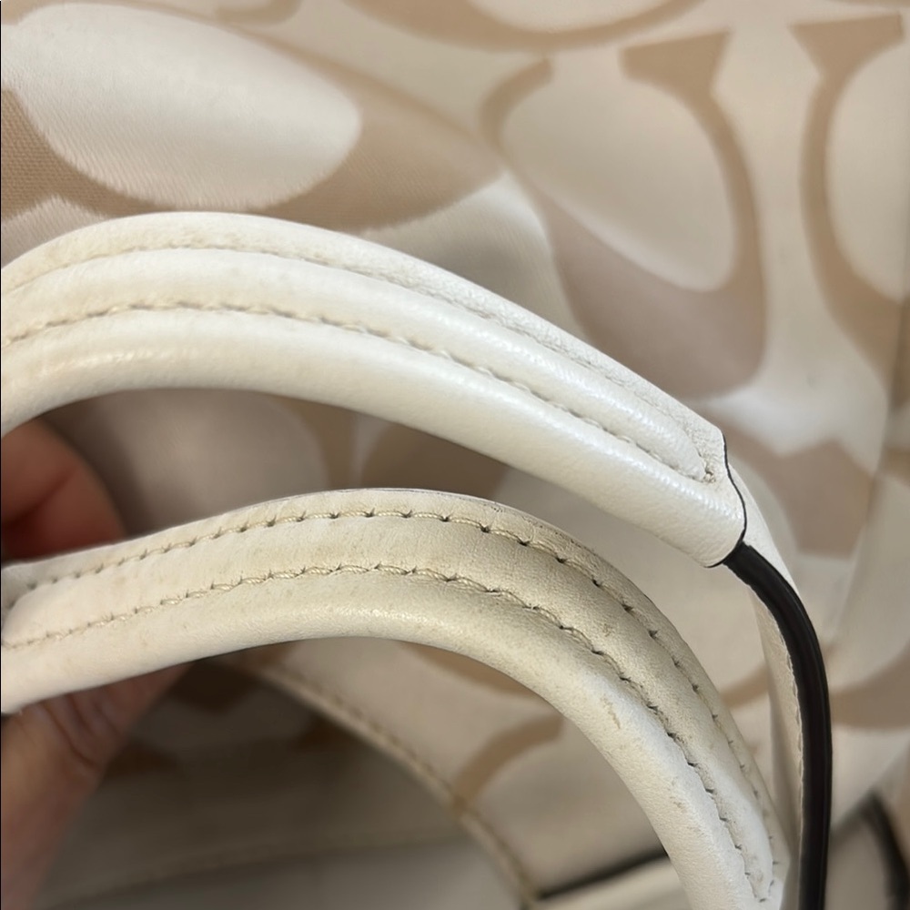 Coach Beige and Cream Shoulder Bag - Picture 7 of 11